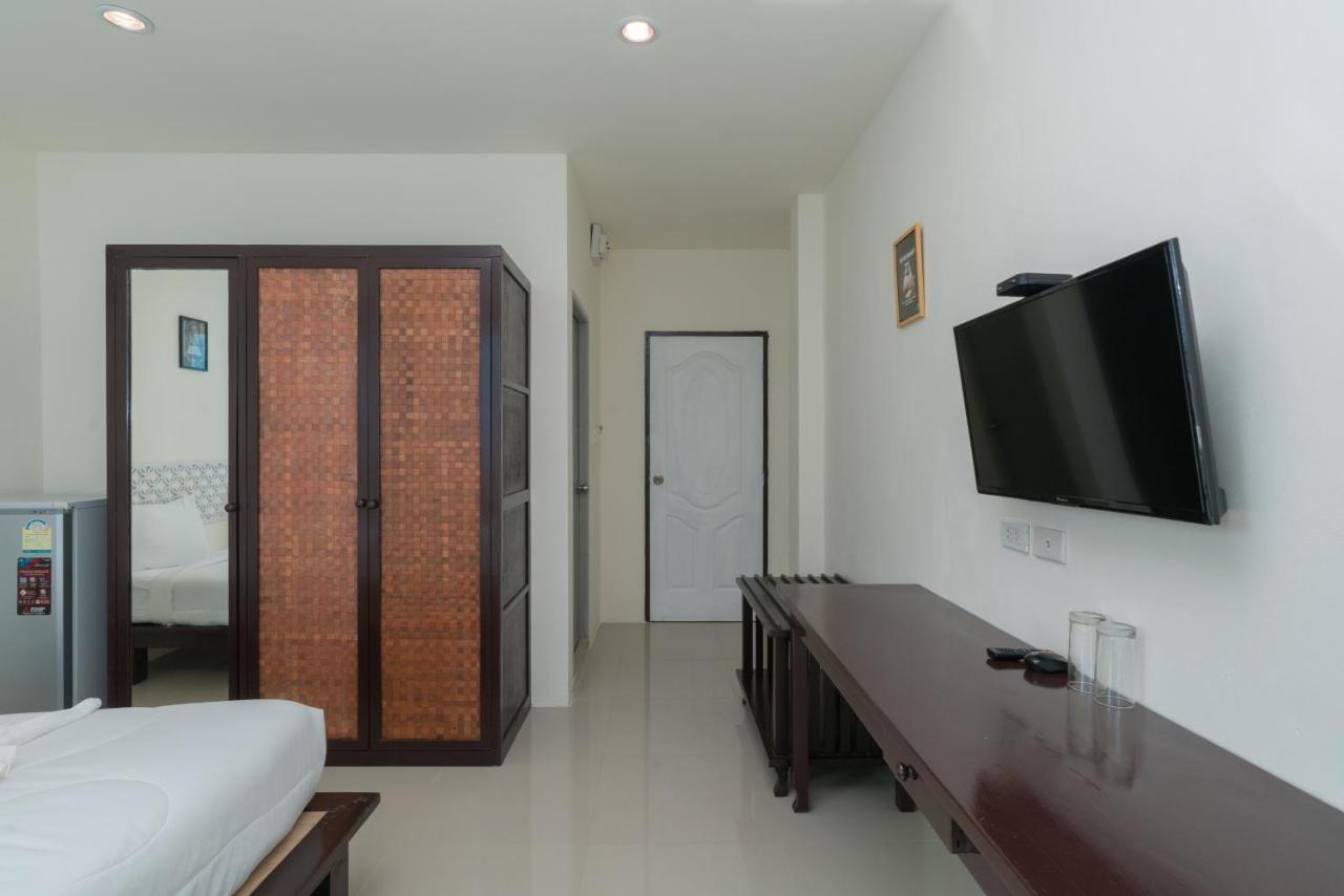 Hangover Inn Phuket Exterior foto